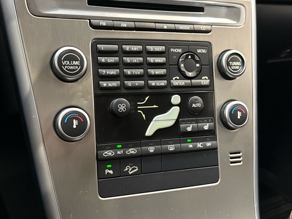 Volvo XC60 2009 Musta