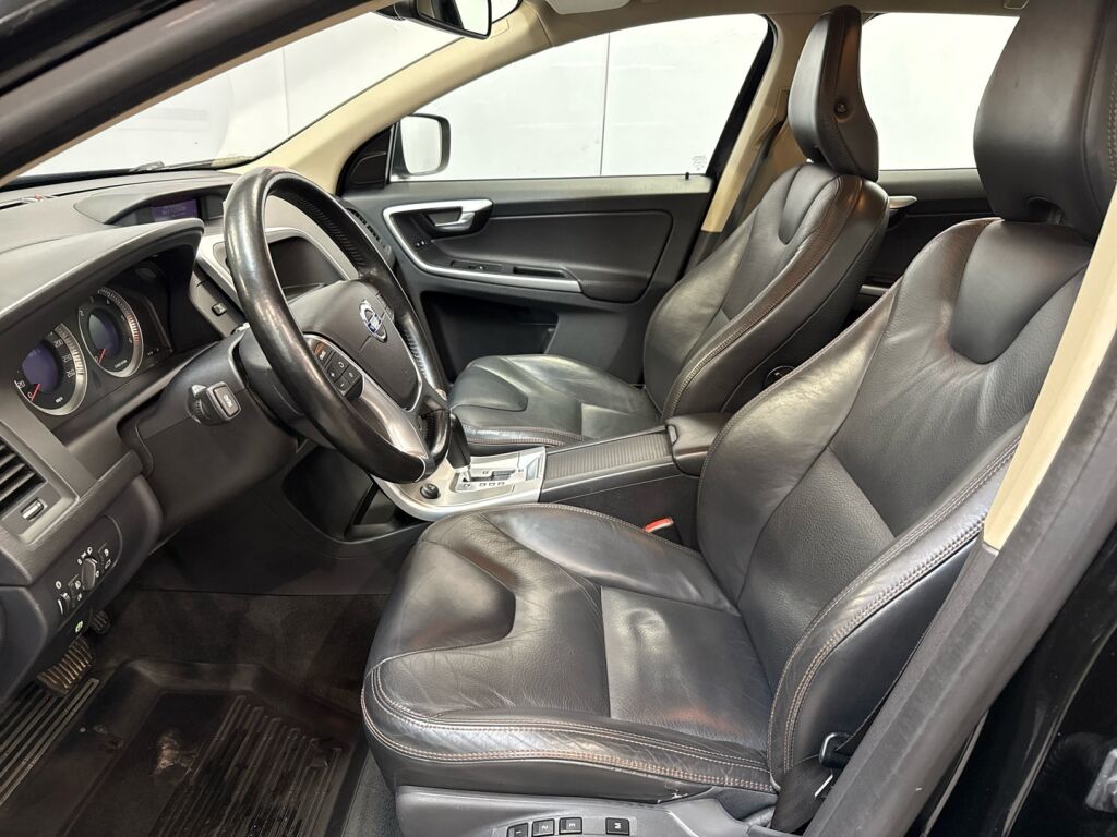 Volvo XC60 2009 Musta