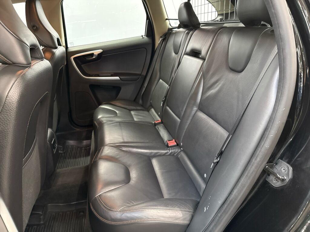 Volvo XC60 2009 Musta