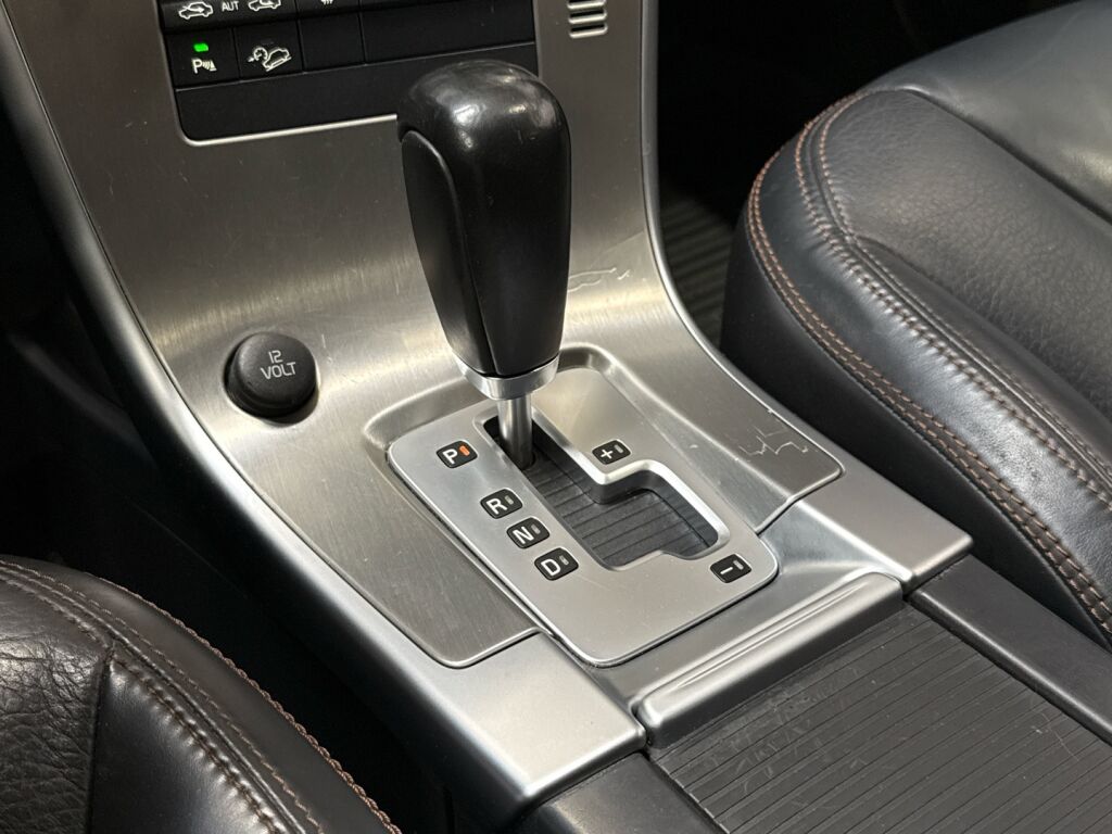 Volvo XC60 2009 Musta