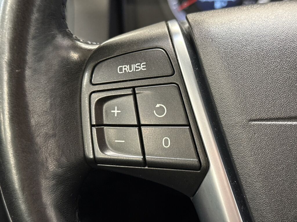 Volvo XC60 2009 Musta