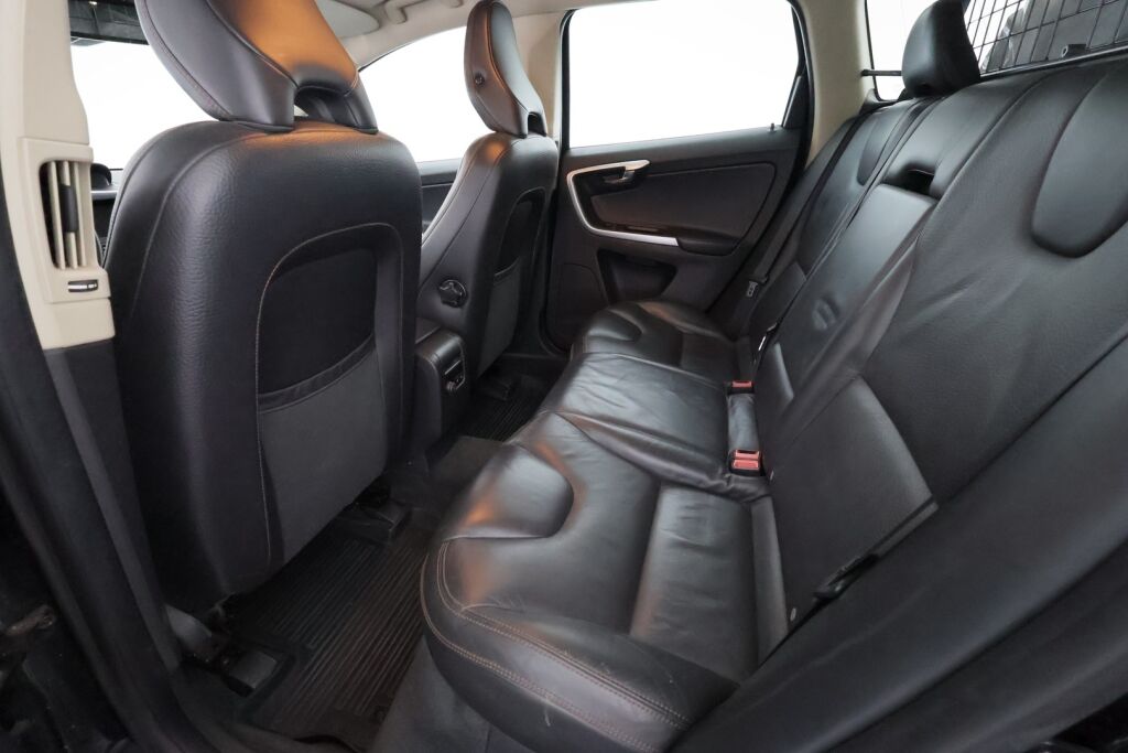 Volvo XC60 2009 Musta