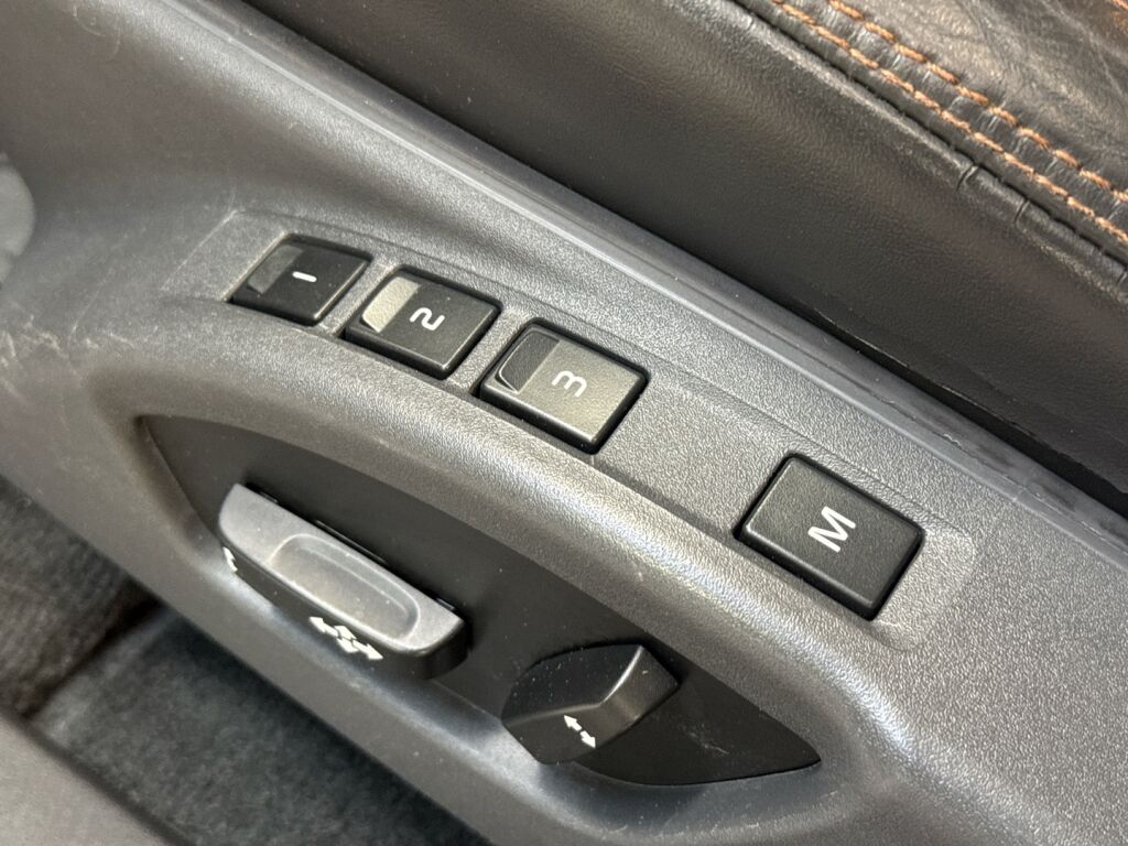 Volvo XC60 2009 Musta