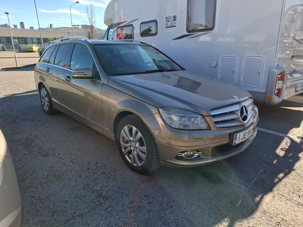 Mercedes-Benz C 2009 Ruskea (beige)