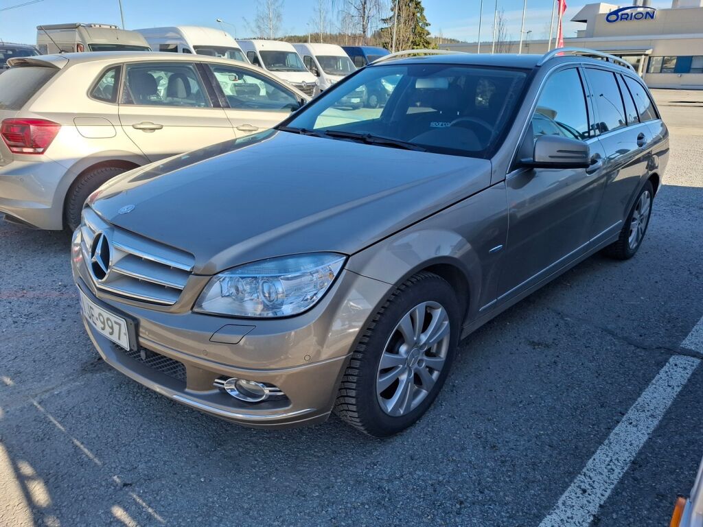 Mercedes-Benz C 2009 Ruskea (beige)