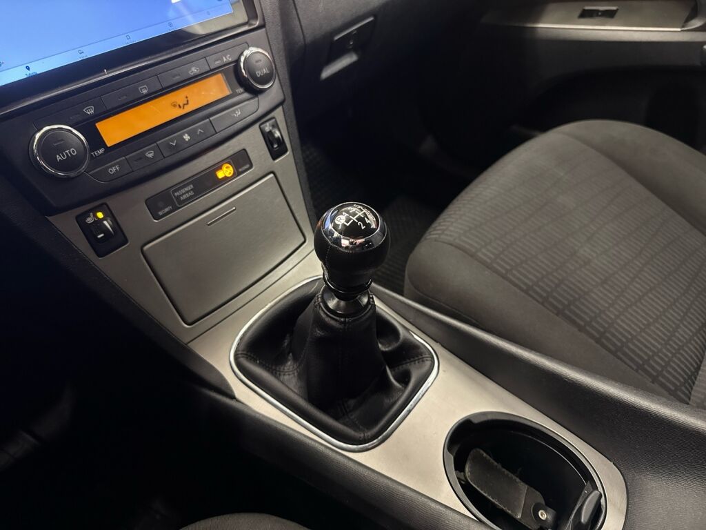 Toyota Avensis 2010 Harmaa