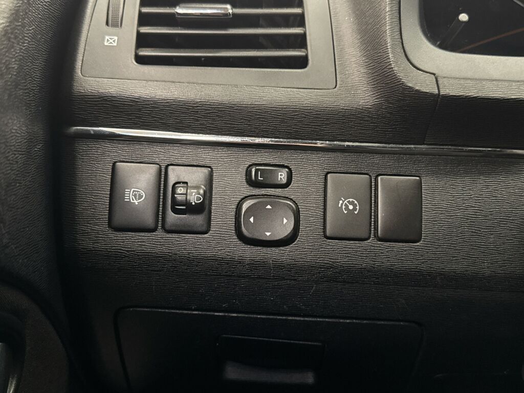 Toyota Avensis 2010 Harmaa