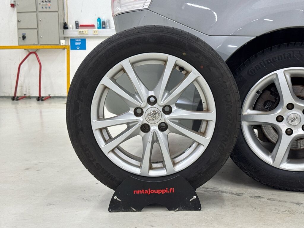 Toyota Avensis 2010 Harmaa