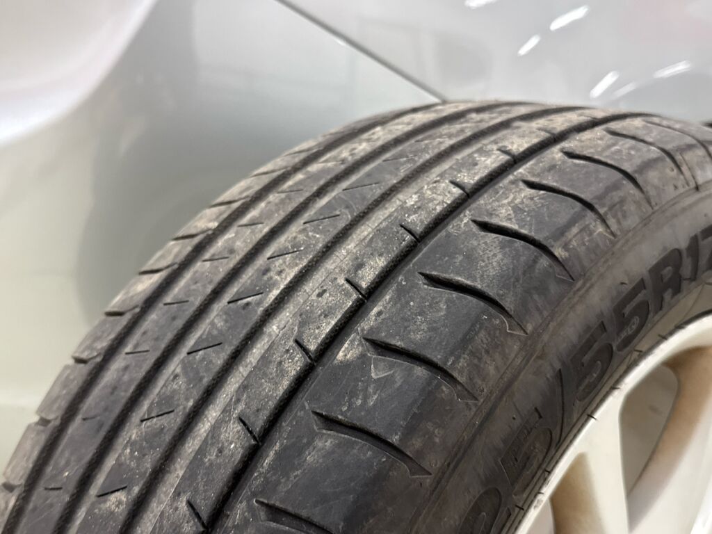 Toyota Avensis 2010 Harmaa