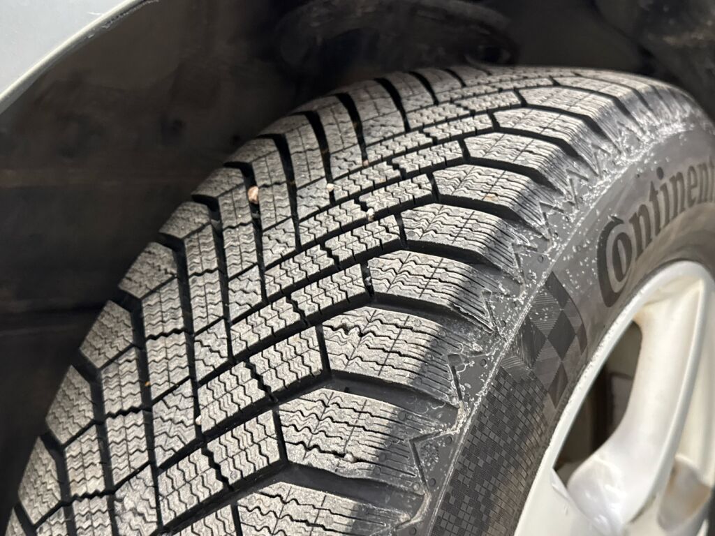 Toyota Avensis 2010 Harmaa