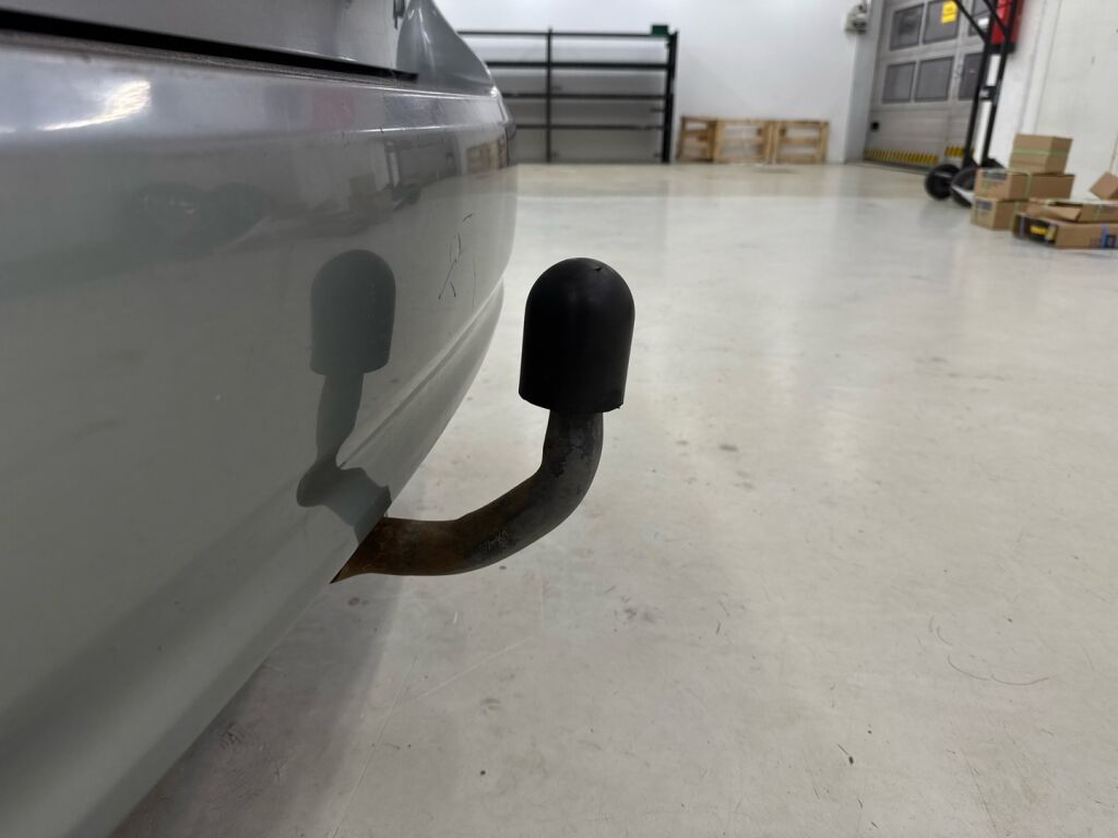 Toyota Avensis 2010 Harmaa