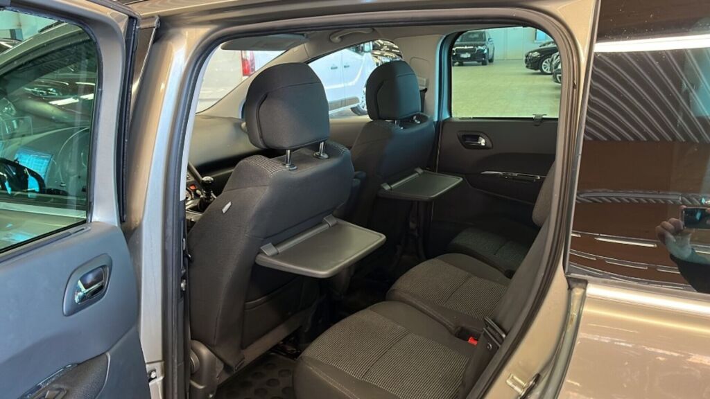 Peugeot 5008 2011 Harmaa