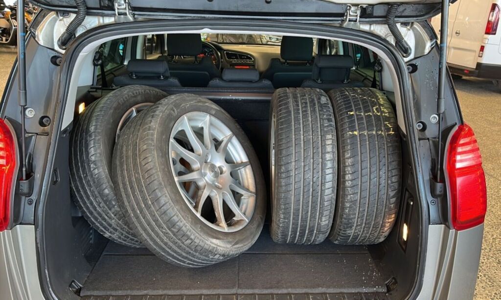 Peugeot 5008 2011 Harmaa