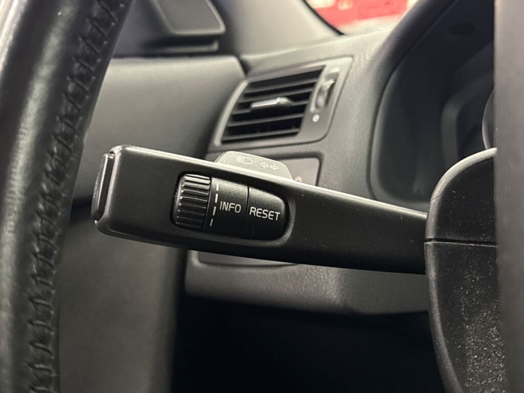 Volvo V50 2010 Harmaa