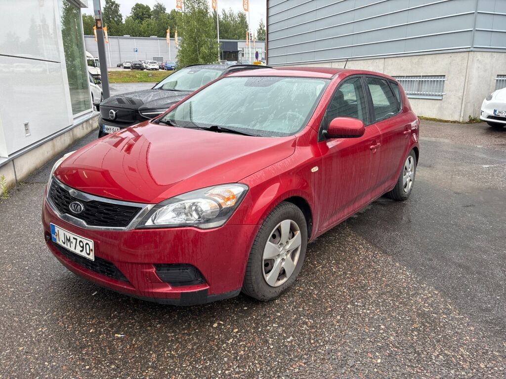 Kia Ceed 2010 Punainen