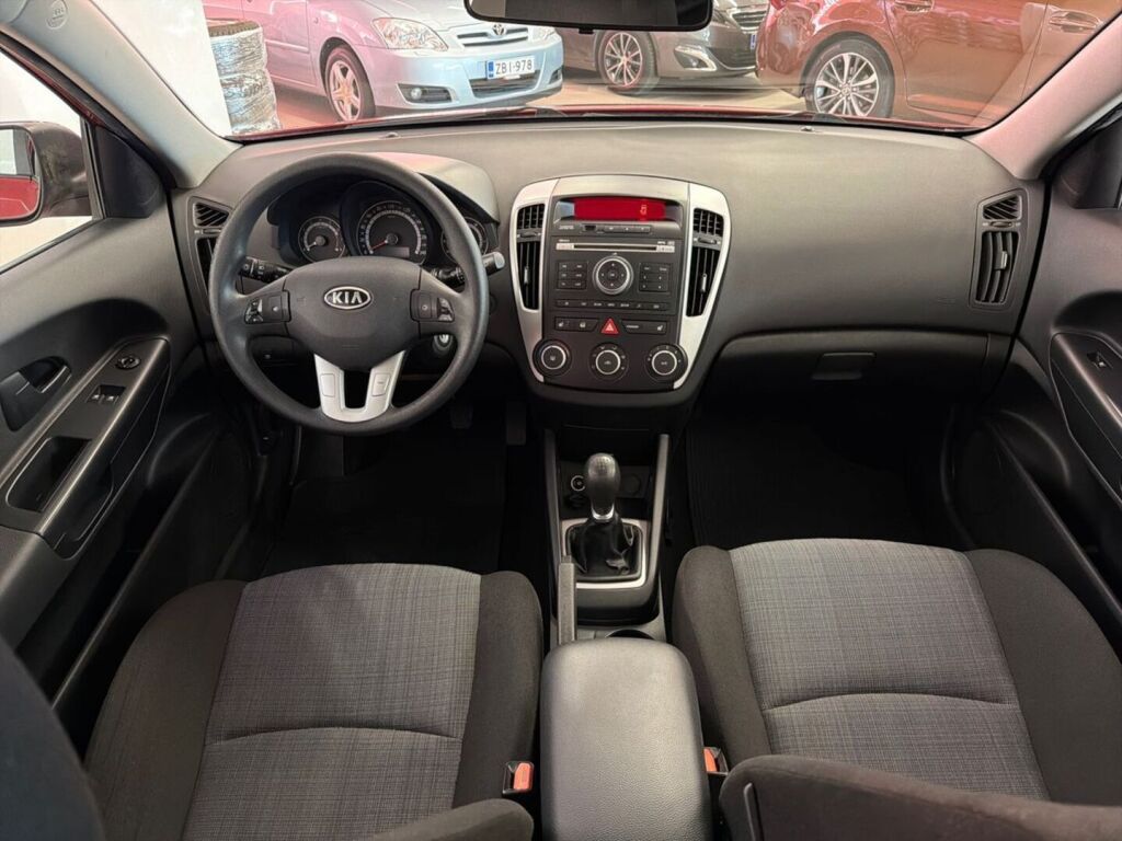 Kia Ceed 2010 Punainen