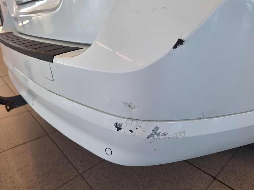 Volvo V70 2010 Valkoinen