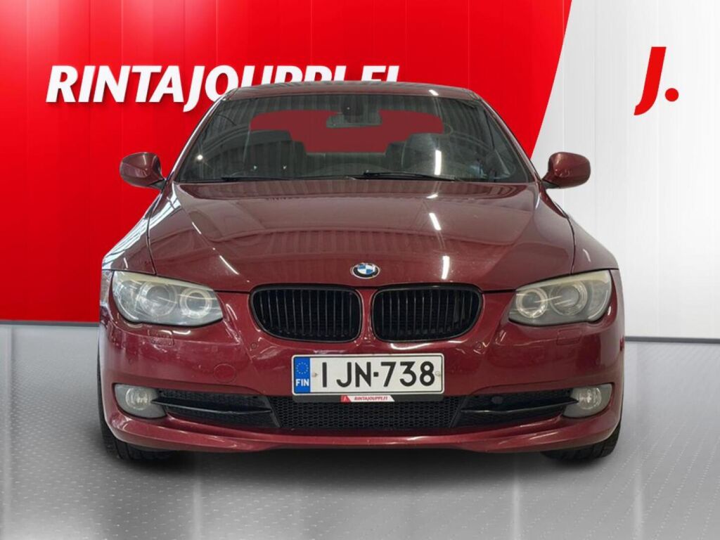 BMW 320 2010 Punainen