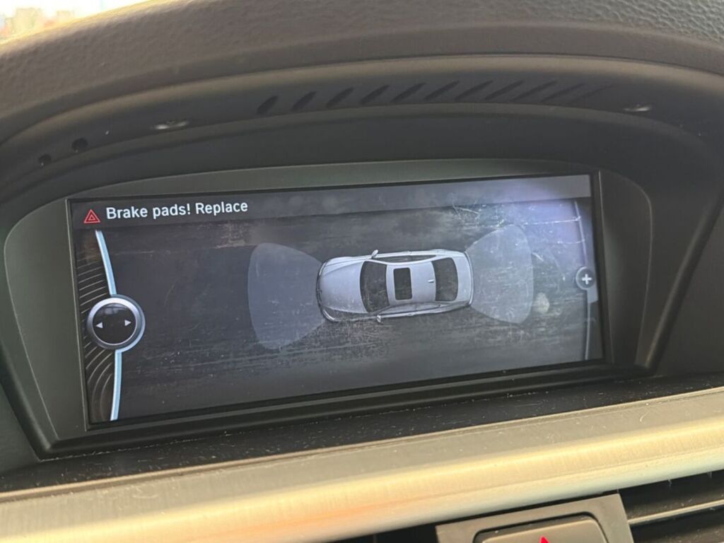 BMW 320 2010 Punainen