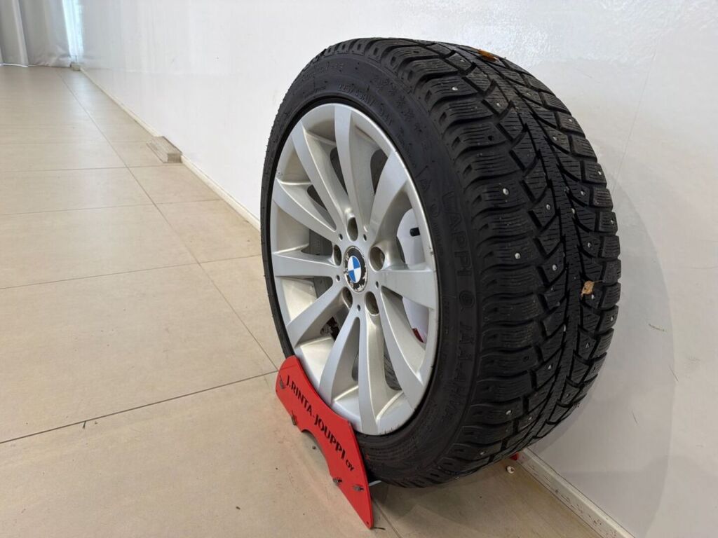 BMW 320 2010 Punainen