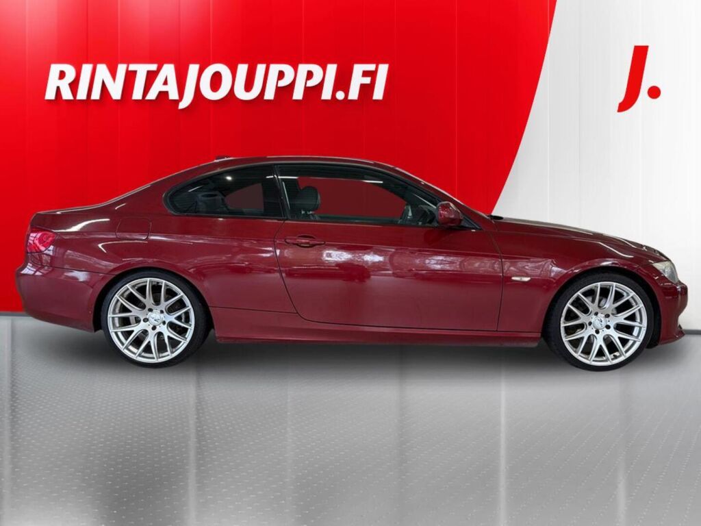 BMW 320 2010 Punainen