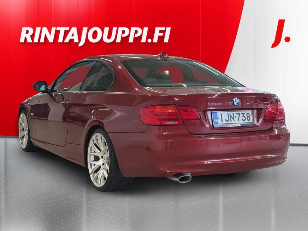 BMW 320 2010 Punainen