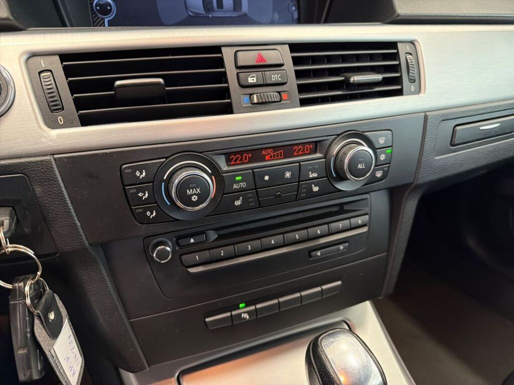 BMW 320 2010 Punainen
