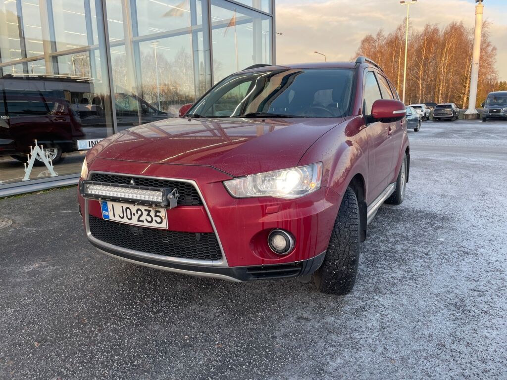 Mitsubishi Outlander 2010 Punainen