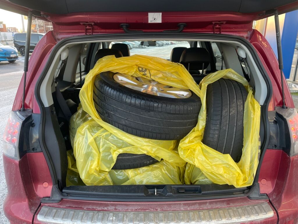 Mitsubishi Outlander 2010 Punainen