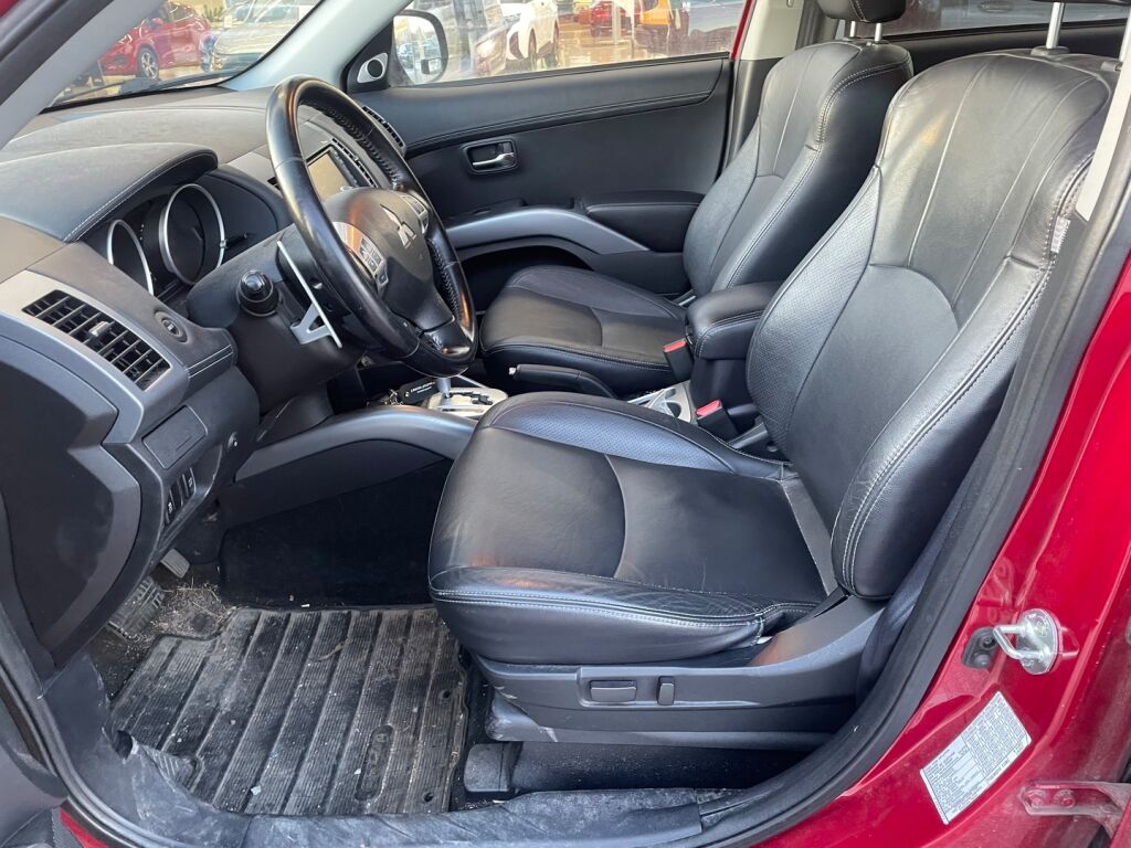 Mitsubishi Outlander 2010 Punainen