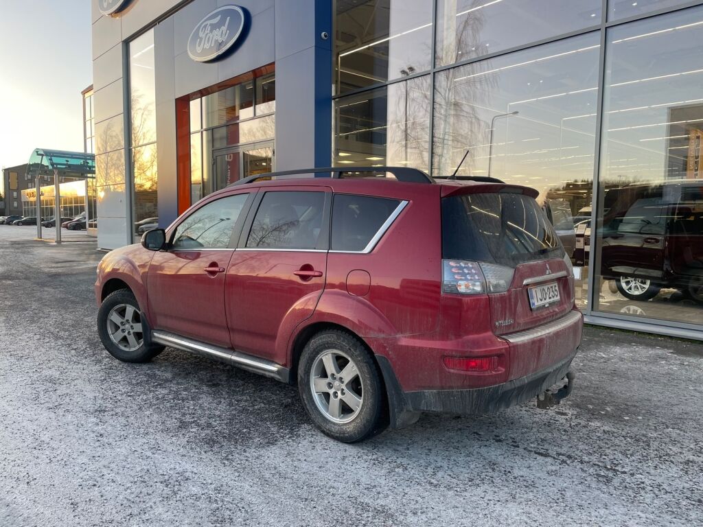 Mitsubishi Outlander 2010 Punainen