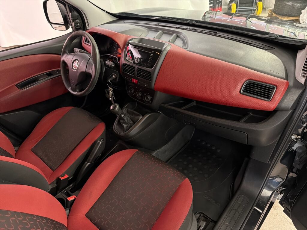 Fiat Doblo 2011 Musta