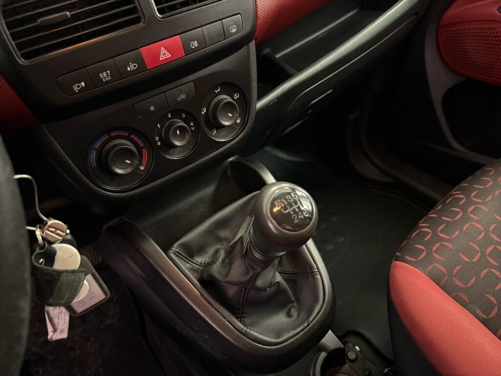 Fiat Doblo 2011 Musta