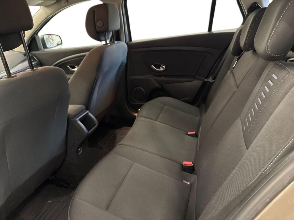 Renault Megane 2010 Ruskea (beige)