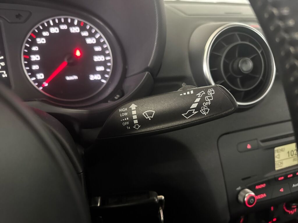 Audi A1 2010 Punainen