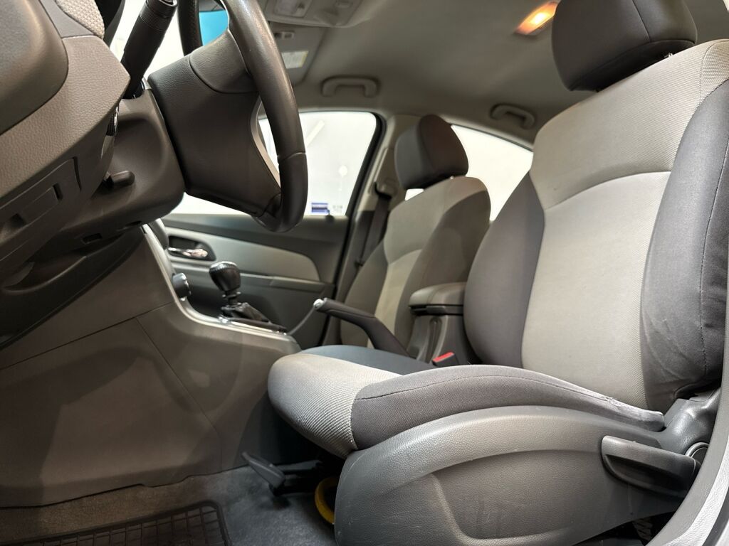 Chevrolet Cruze 2010 Musta