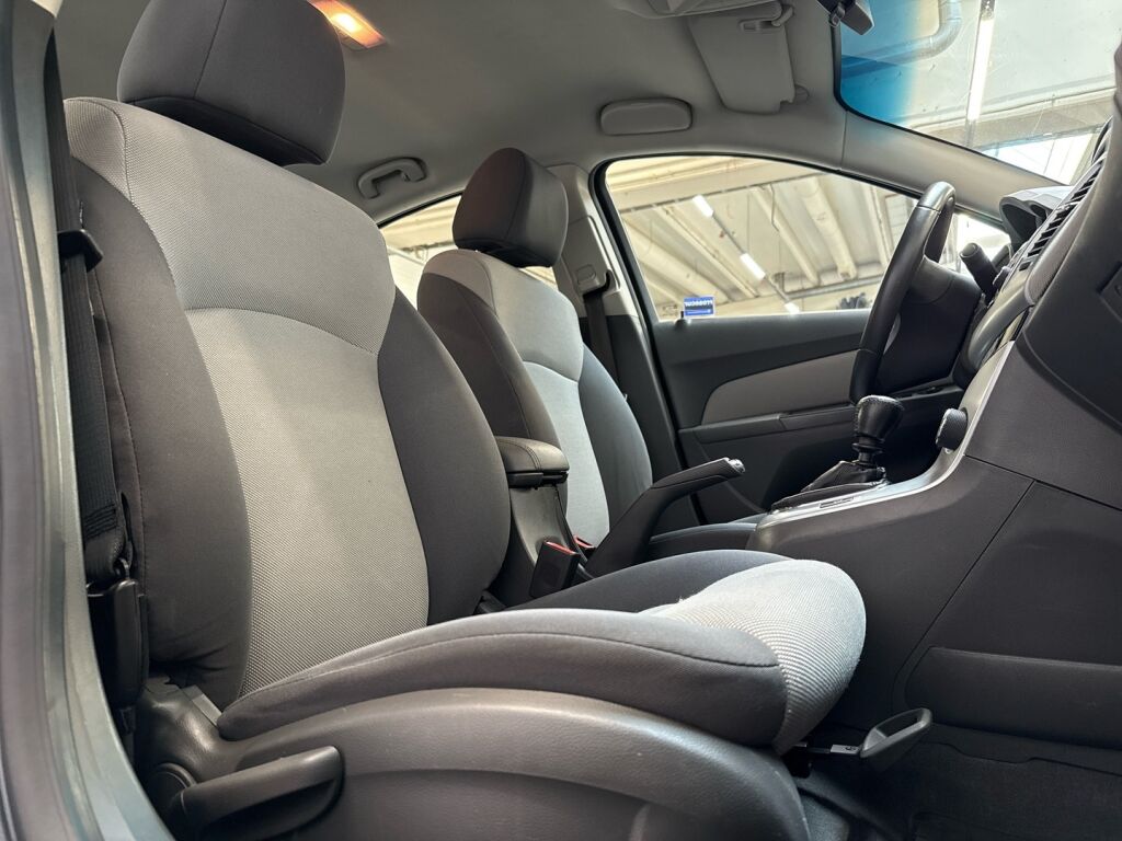 Chevrolet Cruze 2010 Musta