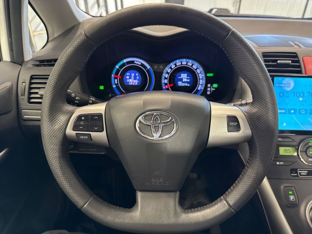 Toyota Auris 2010 Valkoinen