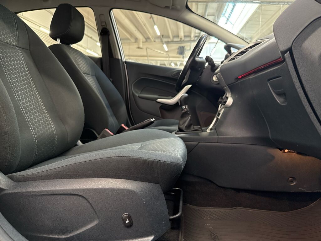 Ford Fiesta 2011 Harmaa