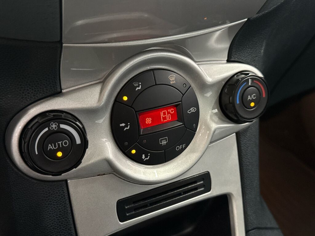 Ford Fiesta 2011 Harmaa