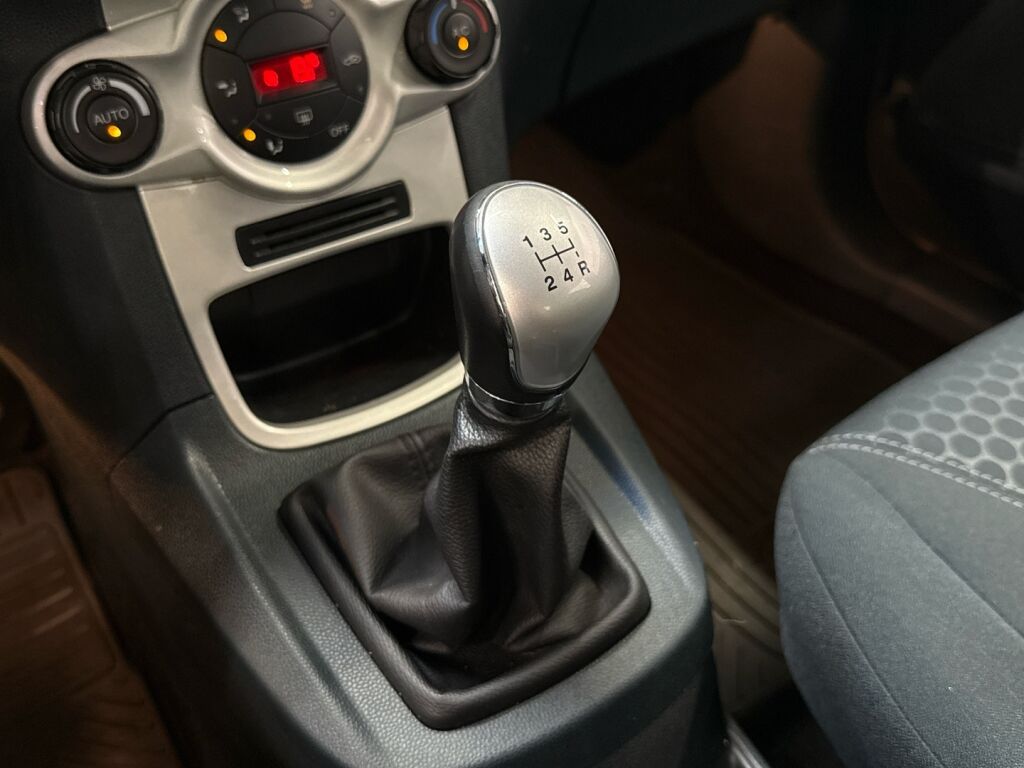 Ford Fiesta 2011 Harmaa