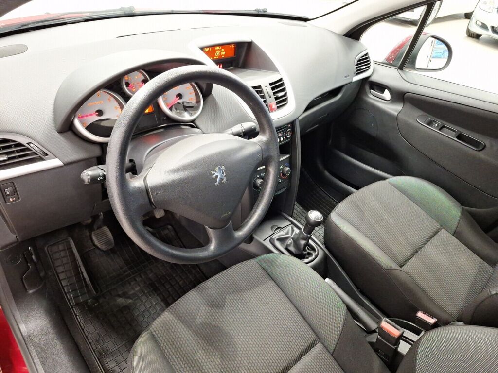 Peugeot 207 2011 Punainen