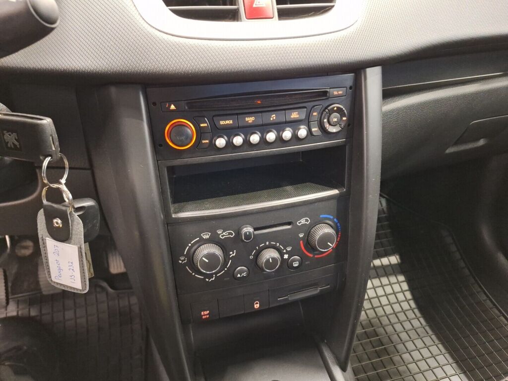 Peugeot 207 2011 Punainen