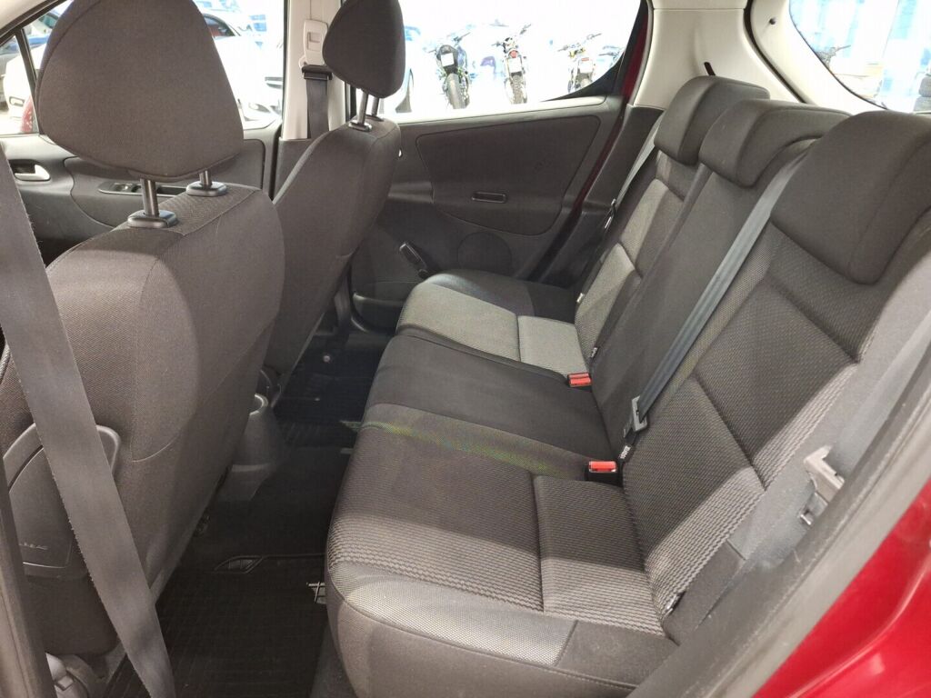 Peugeot 207 2011 Punainen