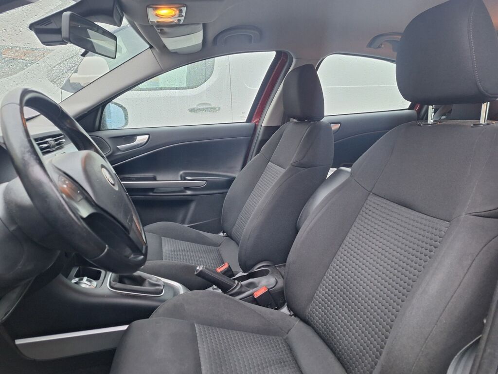 Alfa Romeo Giulietta 2011 Punainen