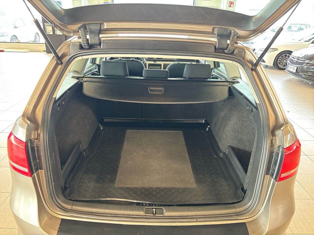 Volkswagen Passat 2011 Ruskea (beige)