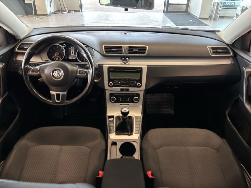 Volkswagen Passat 2011 Ruskea (beige)