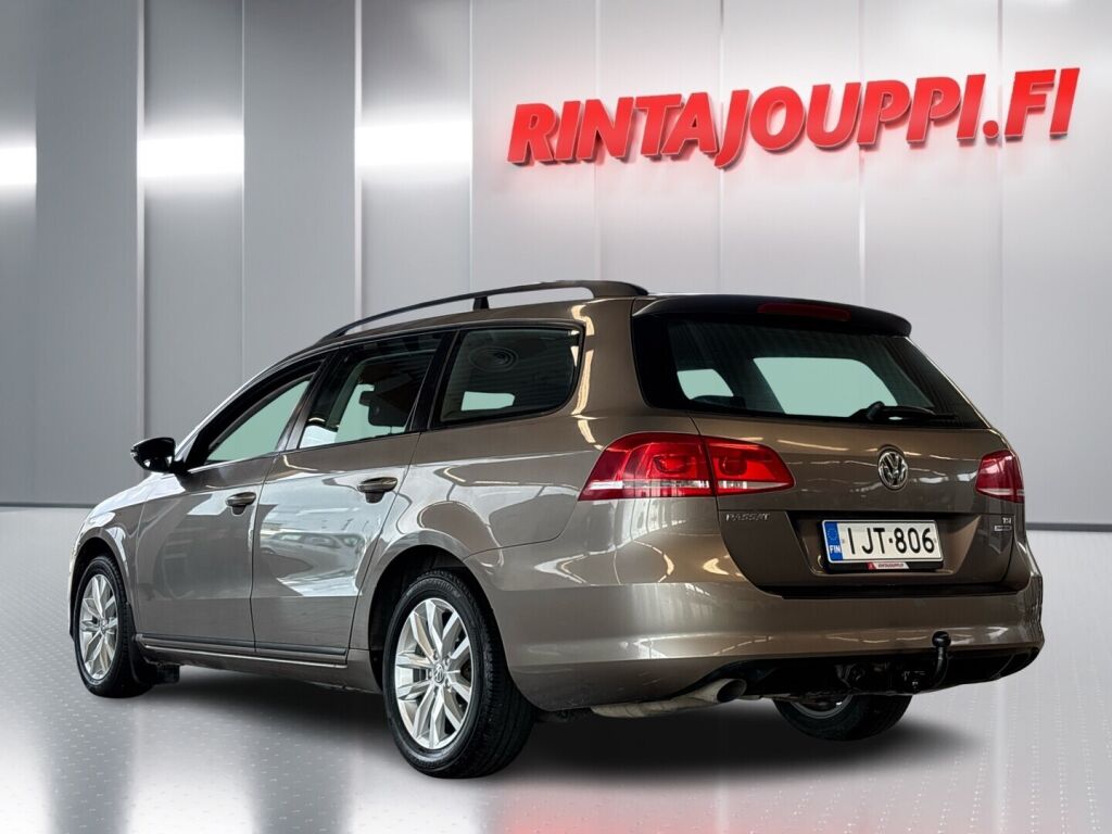 Volkswagen Passat 2011 Ruskea (beige)