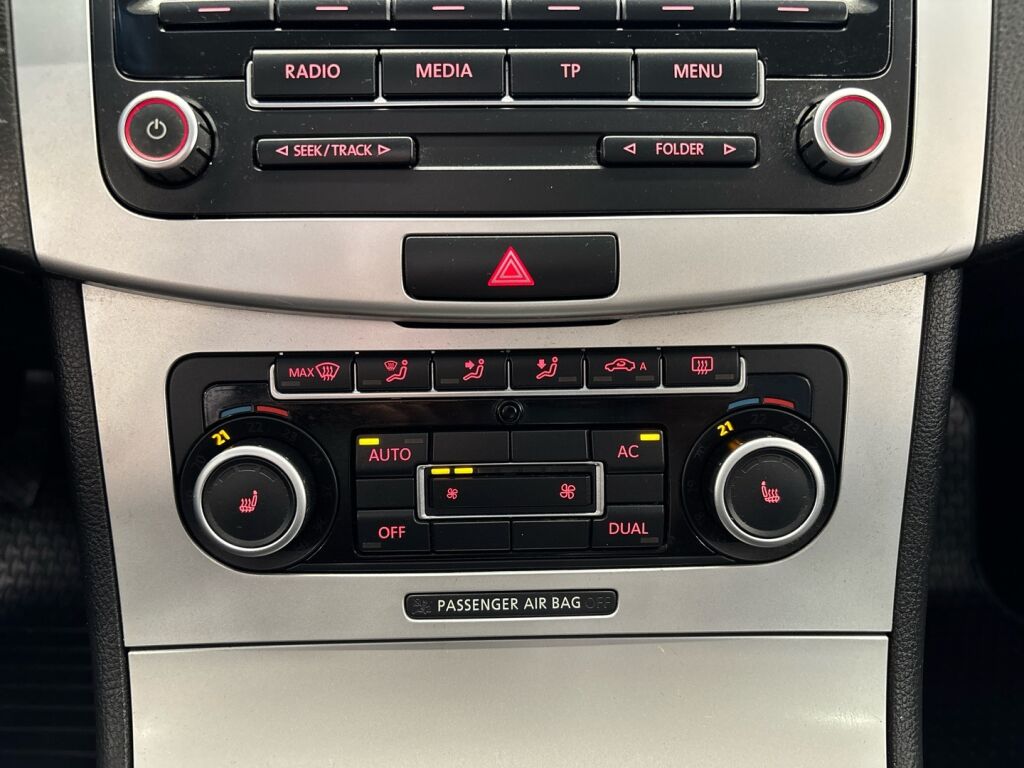 Volkswagen Passat 2011 Ruskea (beige)