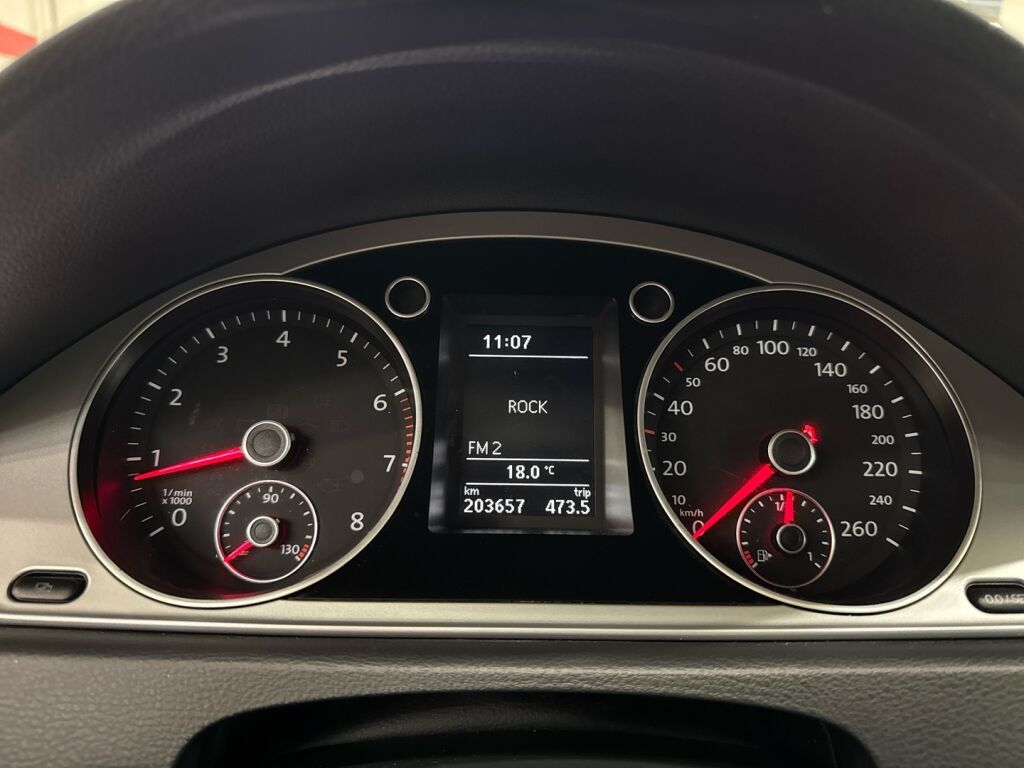 Volkswagen Passat 2011 Valkoinen